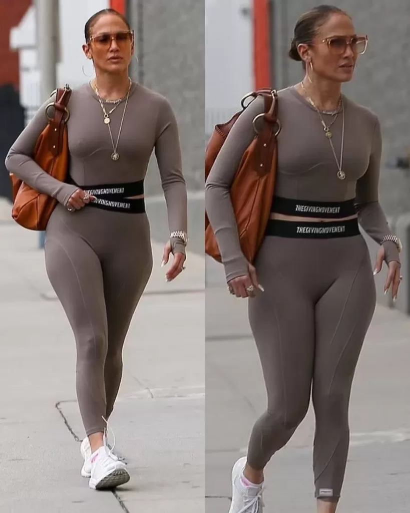 JENNIFER LOPEZ WORE FIGURE-FLATTERING LEGGINGS AND A CROP TOP THAT HUGGED HER CURVES. BUT ACCIDENTALLY LET PASSERSBY SEE THIS…