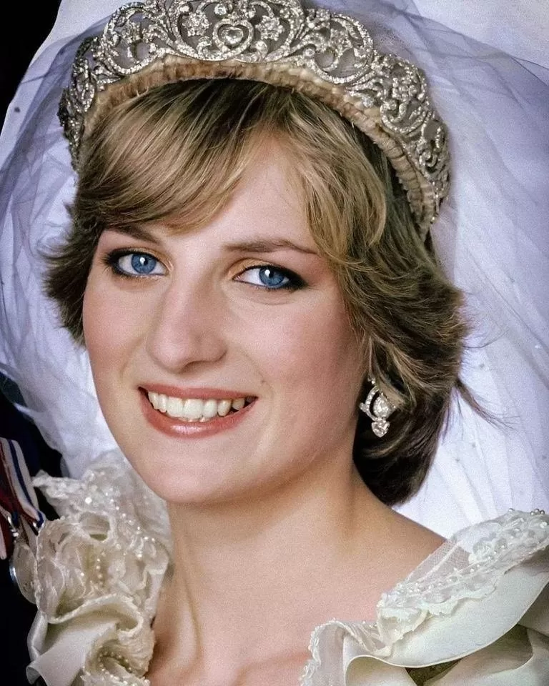 UNCOMMON IMAGES OF PRINCESS DIANA, ONE OF THE MOST PHOTOGRAPHED PEOPLE ON EARTH