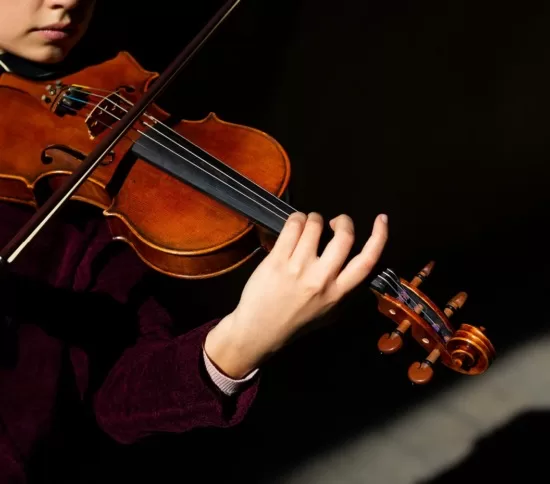 Violinist’s school bully asks her to play at wedding — she has perfect response