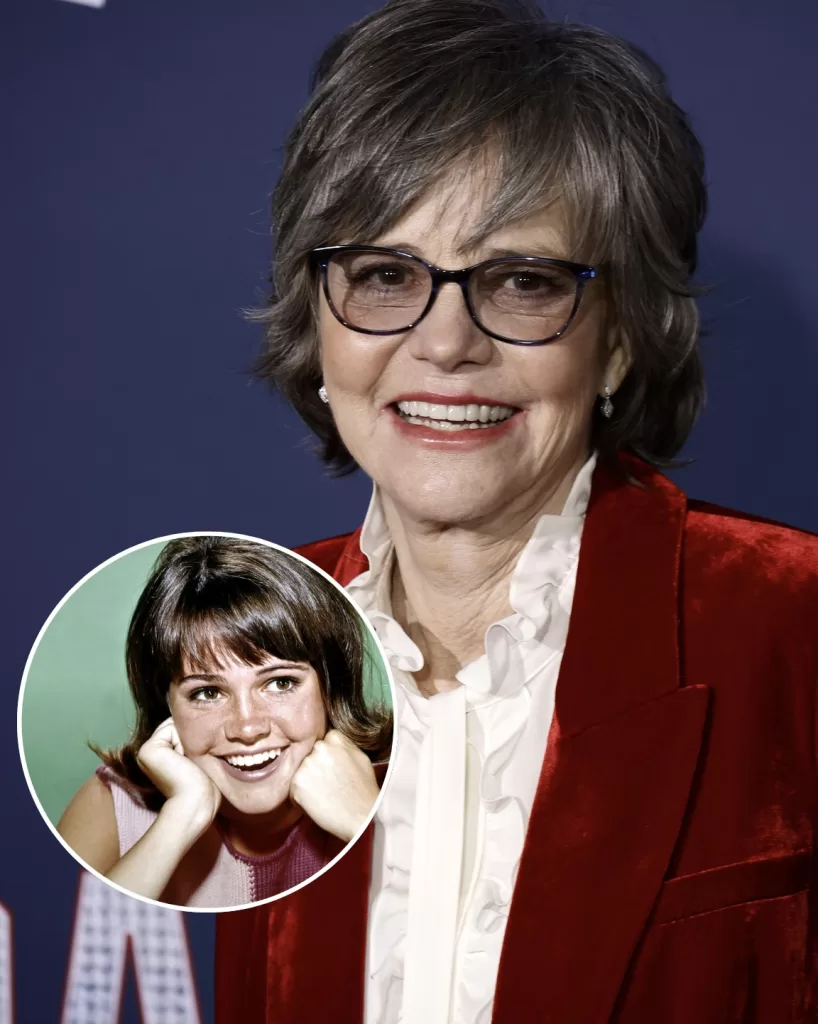 Sally Field, 76, Called ‘Ugly’ after Deciding to Age Naturally – She Found Joy in Being a Grandma of 5 Living in Ocean-View House