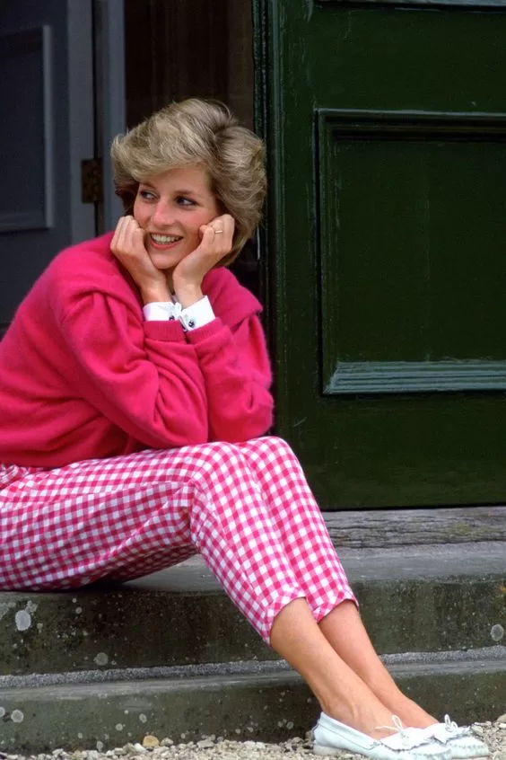 NEVER-BEFORE-SEEN PICTURES OF PRINCESS DIANA