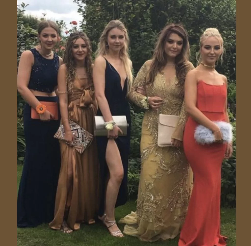 Five girls pose for prom photo – later it causes a frenzy online due to little hidden detail