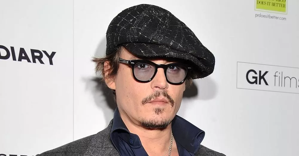 Johnny Depp Is Not Engaged, Despite Yulia Vlasova’s Emoji Choice