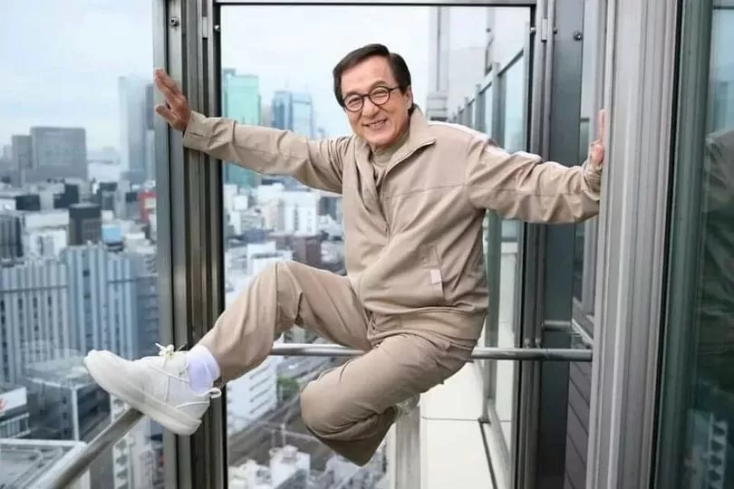 «Be ready to be surprised!» This is what legendary Jackie Chan’s partner looks like