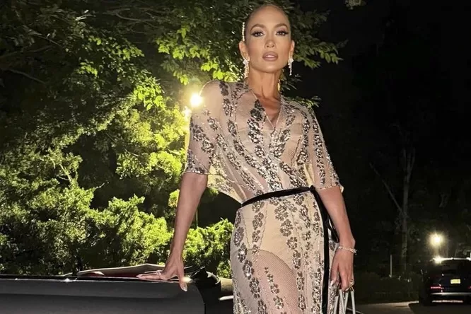 “Wow, the look of a killer!”: J.Lo starred in the image of a predator and commented on her divorce