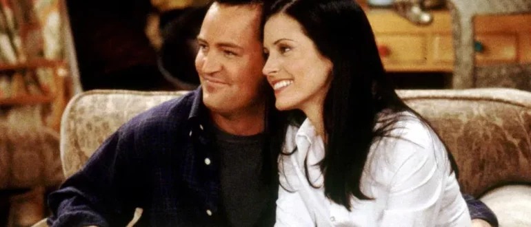 Courteney Cox has sought out séances in order to reconnect with the late Matthew Perry.